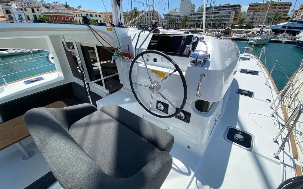 slider 9 Lagoon 40