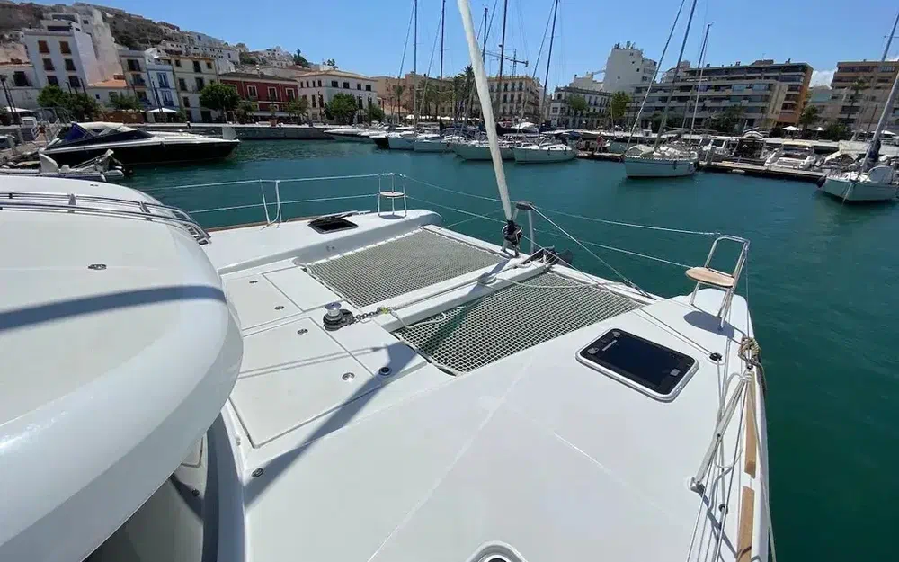 slider 11 Lagoon 40
