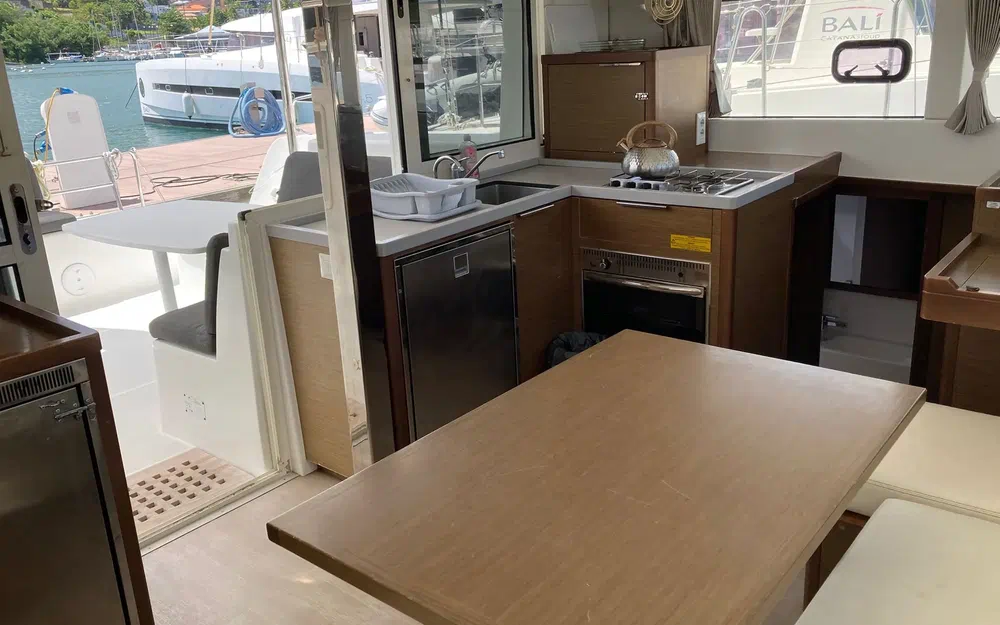 slider 18 Lagoon 40