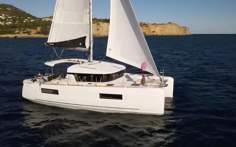 slider 1 Lagoon 40