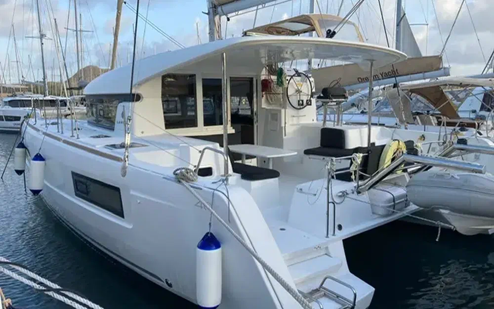 slider 3 Lagoon 40