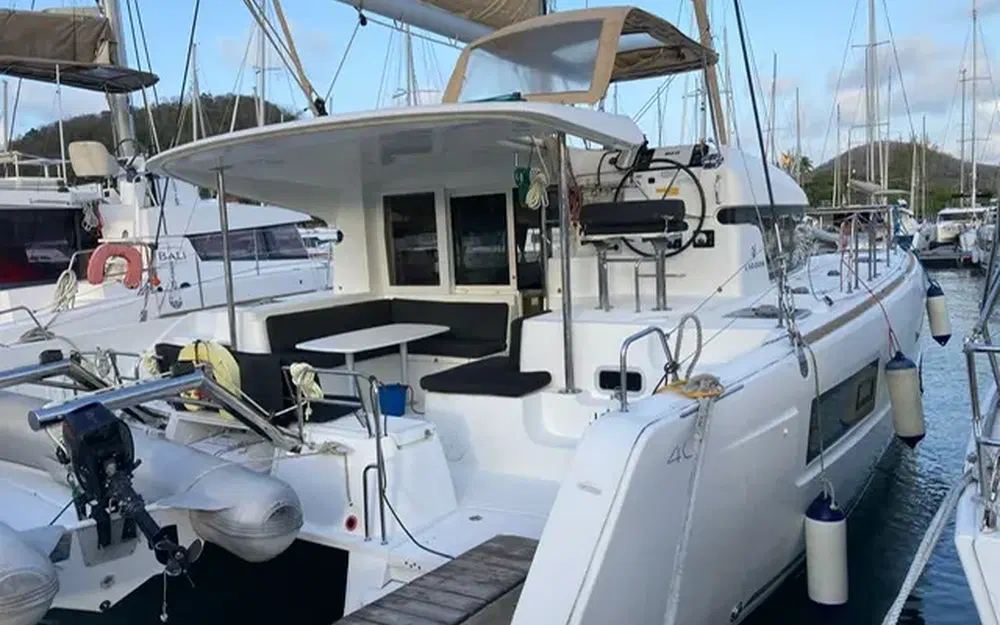 slider 4 Lagoon 40