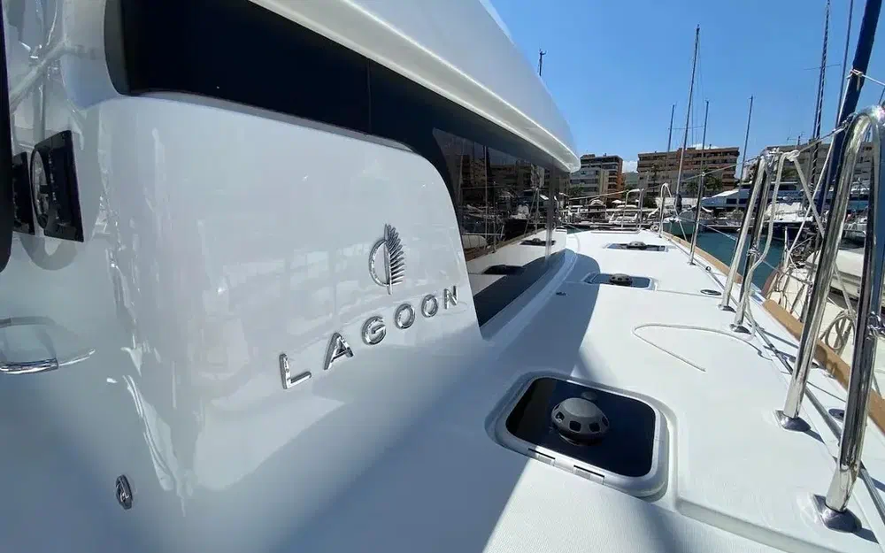 slider 8 Lagoon 40