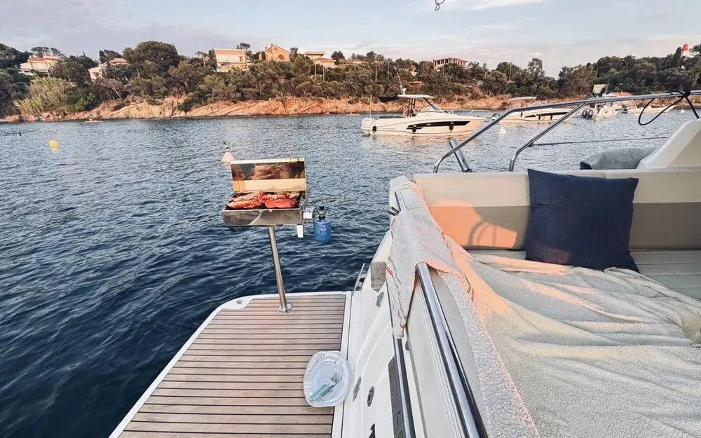 slider 8 Jeanneau Leader 33