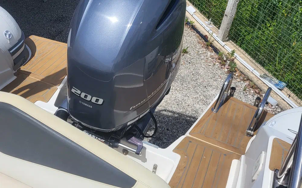 slider 4 Capelli Tempest 700 Luxe