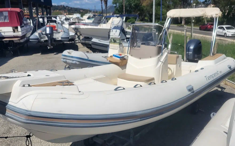 slider 0 Capelli Tempest 700 Luxe