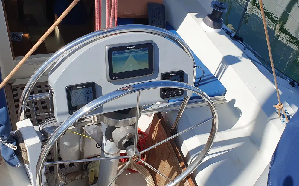 slider 14 Thames Marine Mirage 37