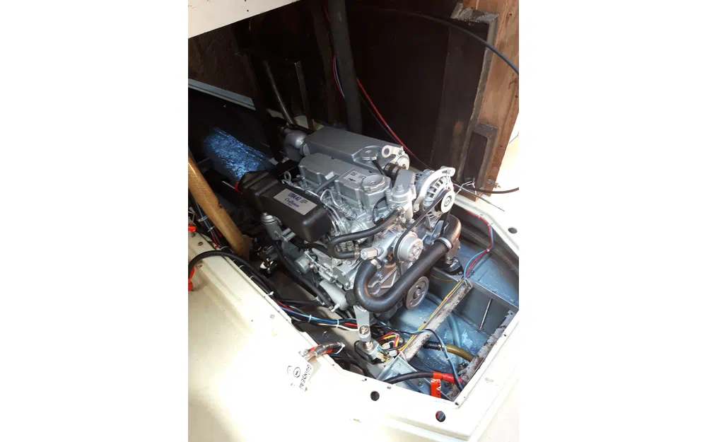 slider 22 Thames Marine Mirage 37