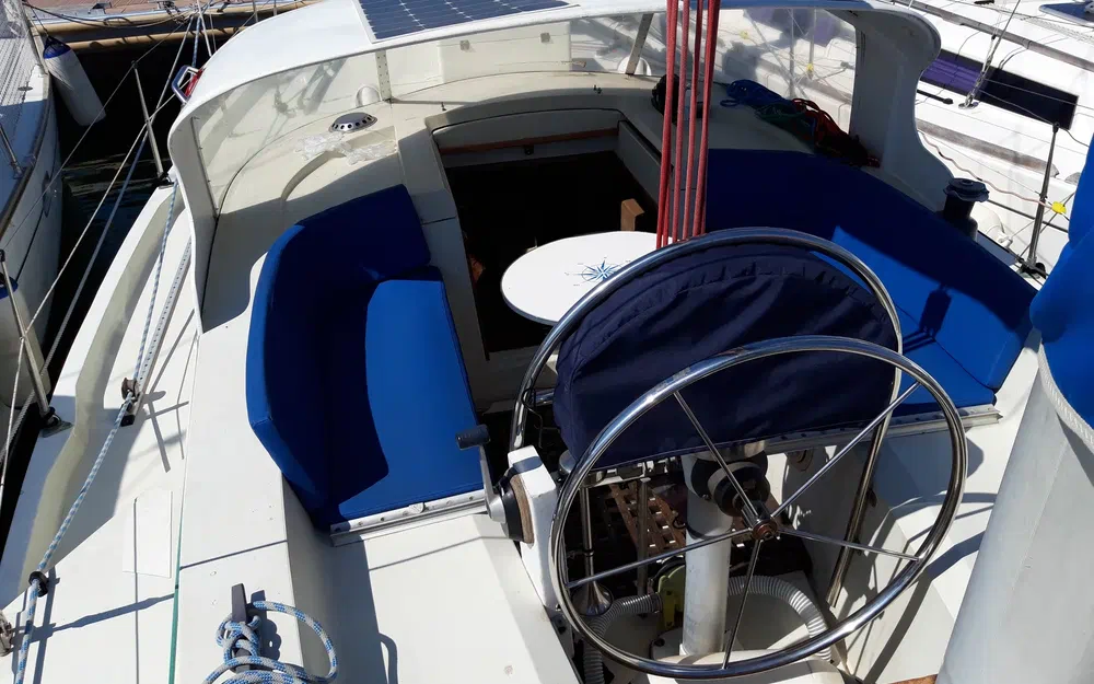 slider 27 Thames Marine Mirage 37