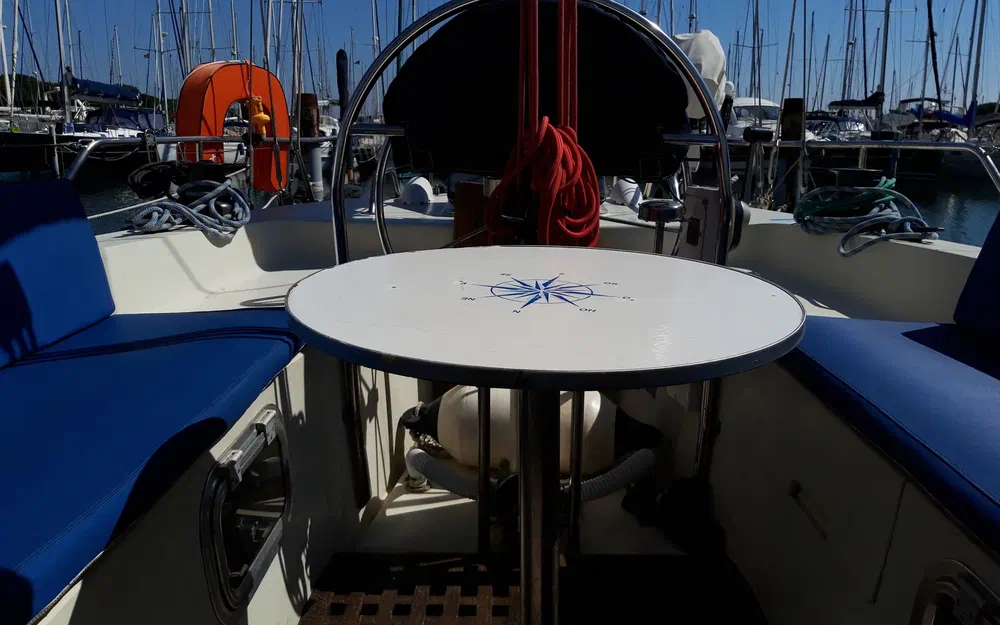 slider 28 Thames Marine Mirage 37