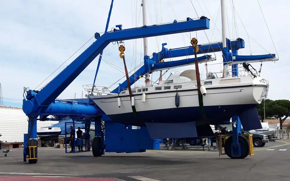 slider 31 Thames Marine Mirage 37