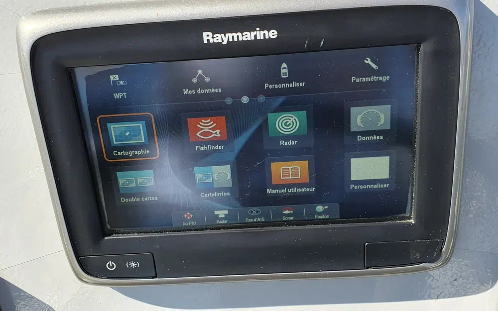 slider 10 Thames Marine Mirage 37