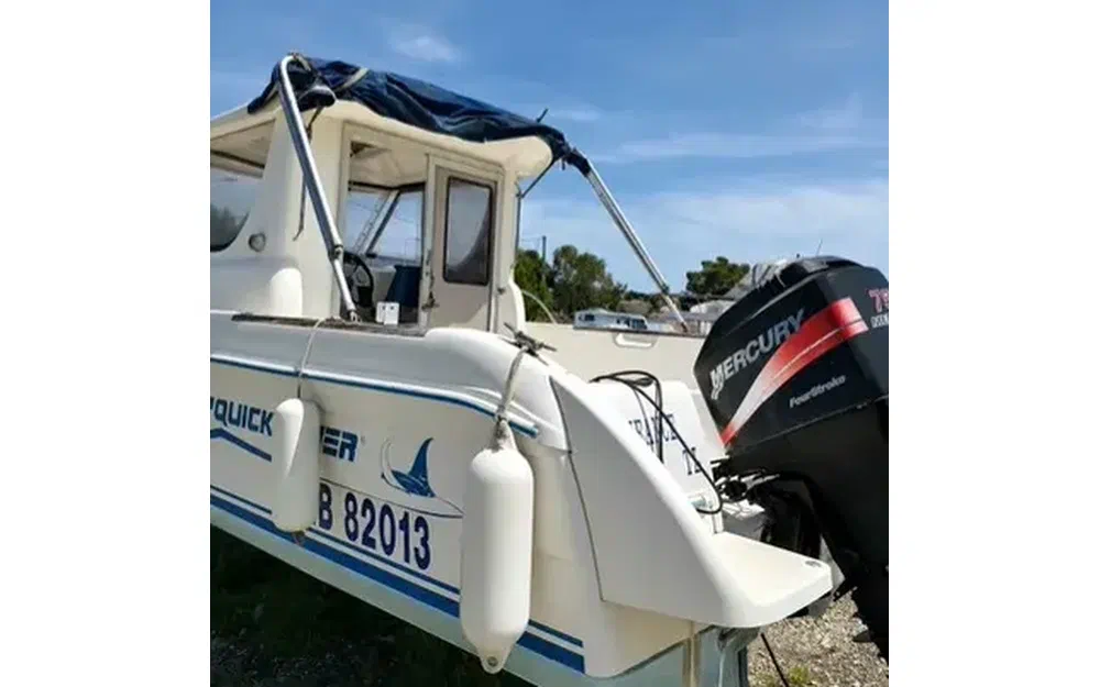 slider 1 Quicksilver 635 Pilothouse
