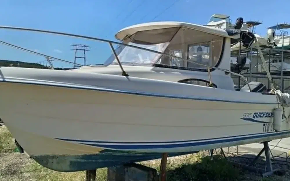 slider 2 Quicksilver 635 Pilothouse