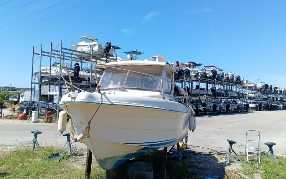 slider 3 Quicksilver 635 Pilothouse