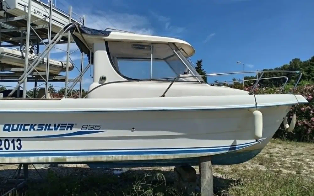 slider 4 Quicksilver 635 Pilothouse