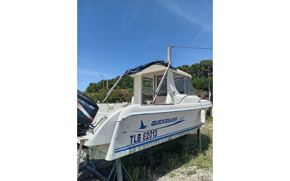 slider 5 Quicksilver 635 Pilothouse