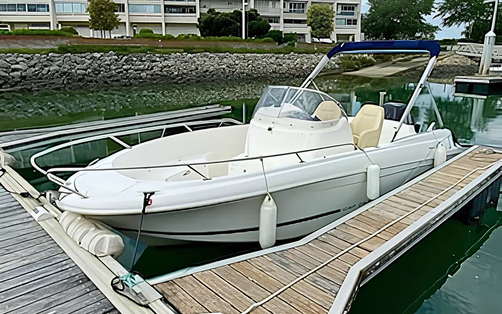 slider 1 Jeanneau Cap Camarat 635 Open
