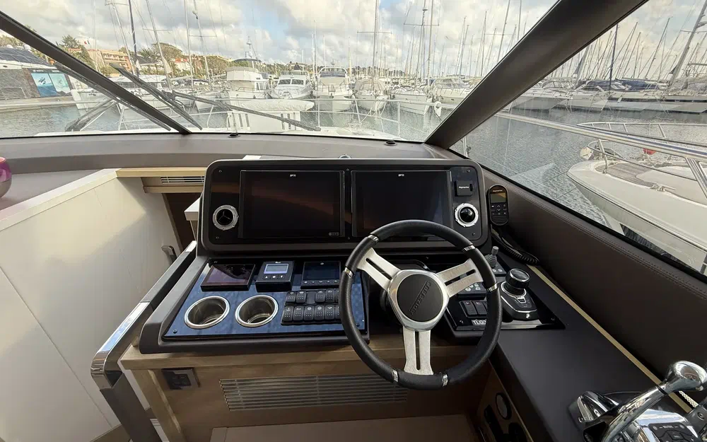 slider 9 Jeanneau Prestige 590