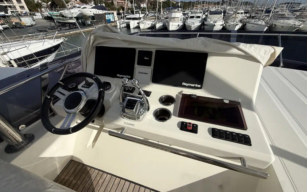 slider 21 Jeanneau Prestige 590