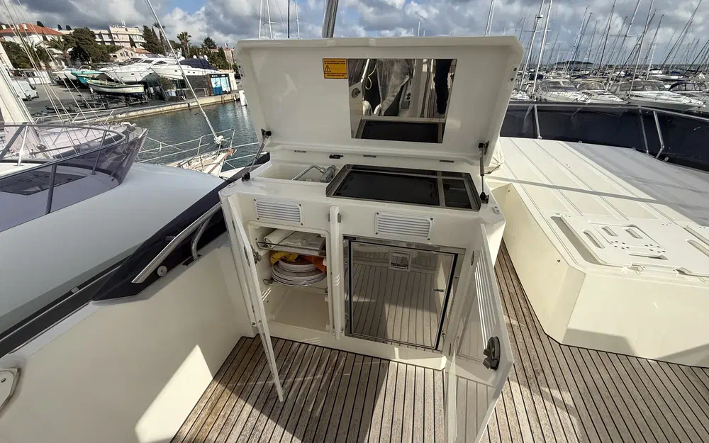 slider 24 Jeanneau Prestige 590