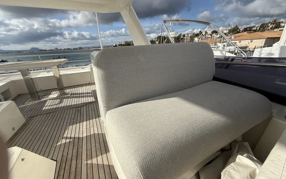 slider 25 Jeanneau Prestige 590