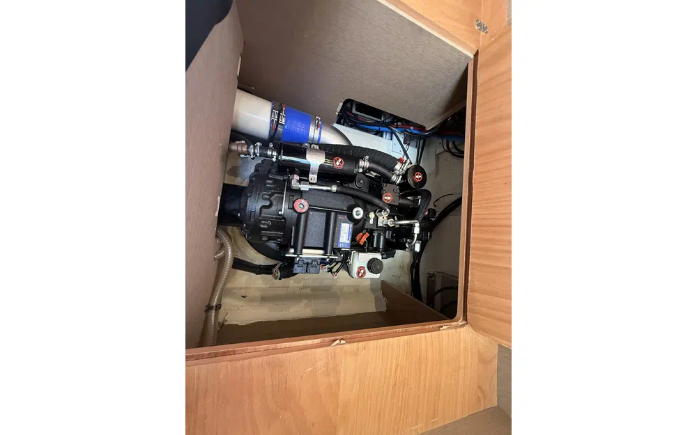 slider 33 Jeanneau Prestige 590