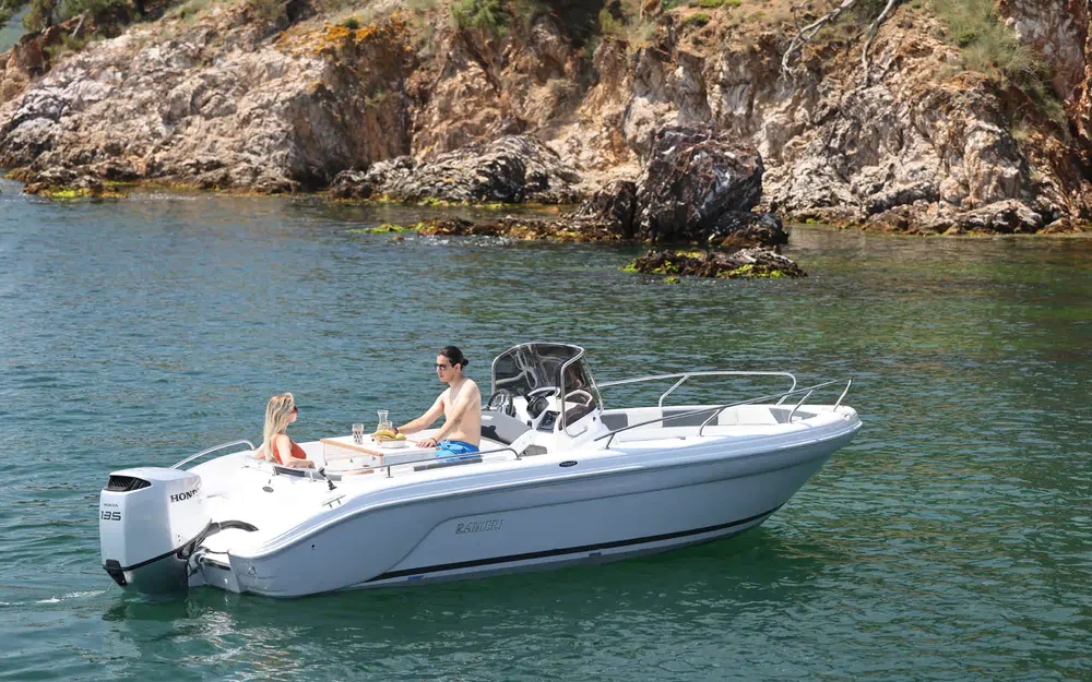 slider 0 Ranieri Voyager 640