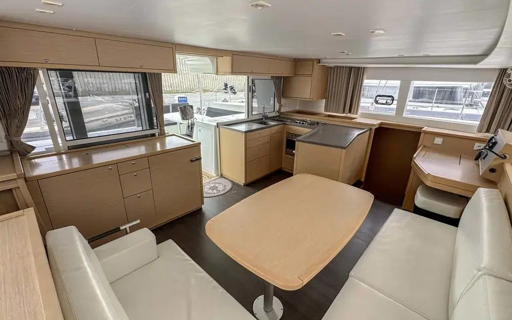 slider 12 Lagoon 450