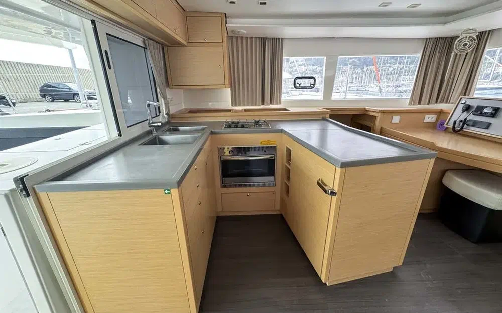 slider 13 Lagoon 450