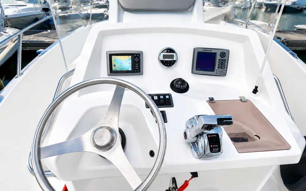 slider 8 White Shark 226