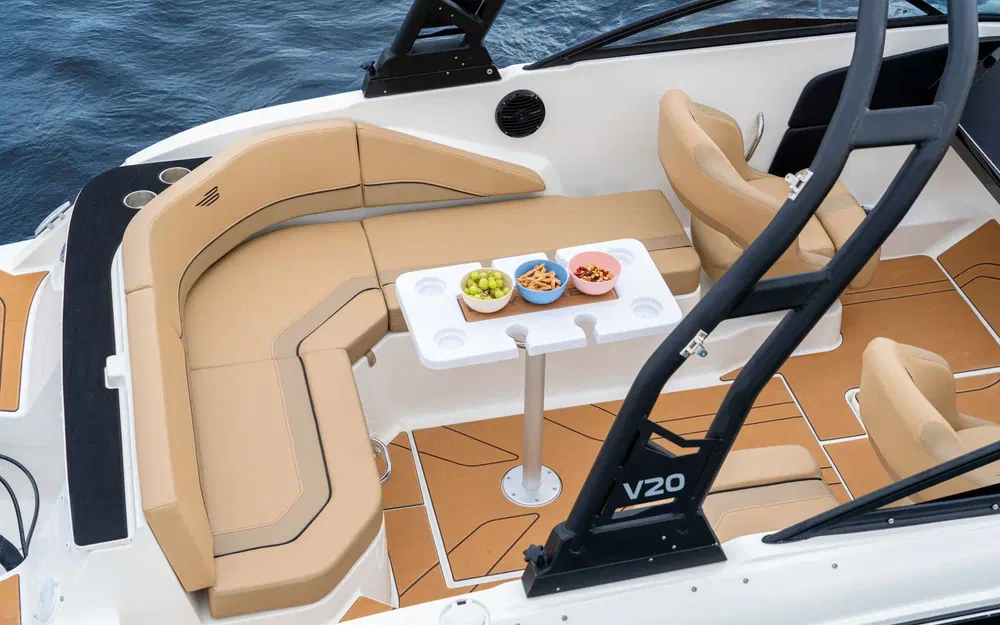 slider 8 Bayliner V20