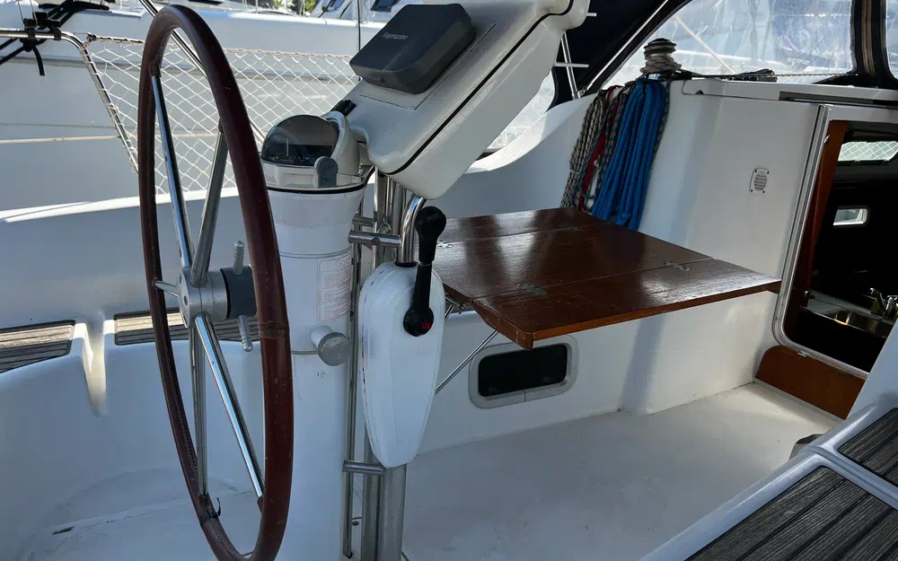 slider 6 Beneteau Oceanis 323 Clipper