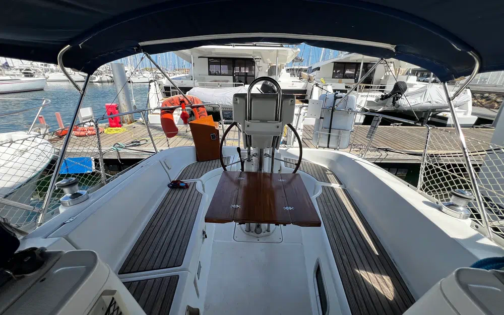 slider 7 Beneteau Oceanis 323 Clipper