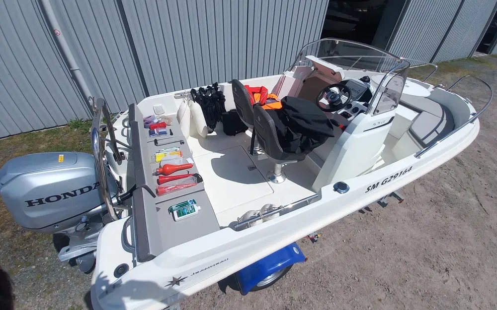 slider 11 Jeanneau Cap Camarat 5.5 CC Serie 2