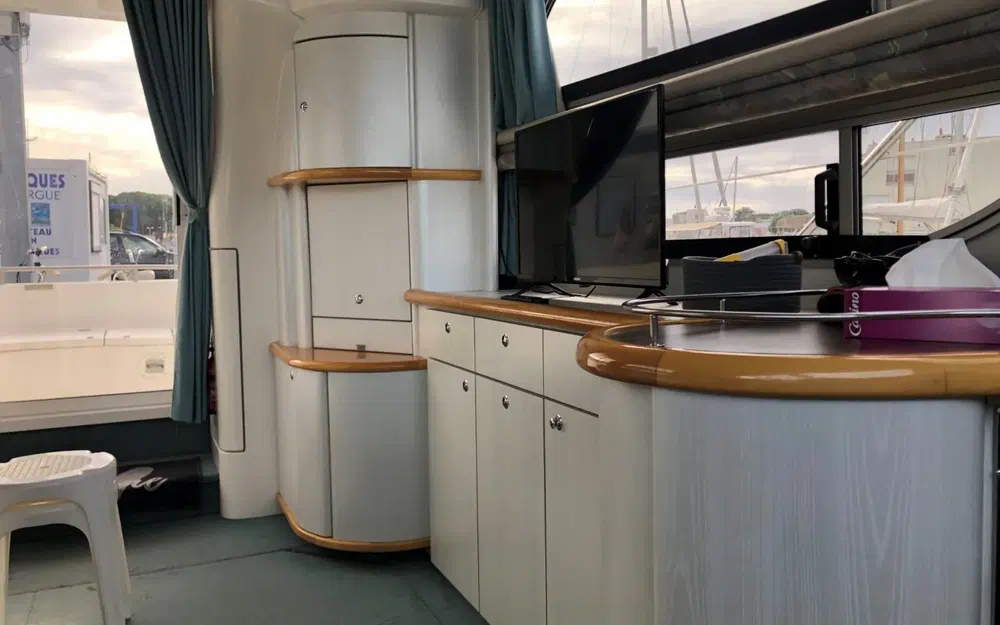 slider 9 Sealine 420