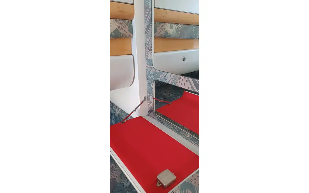 slider 13 Sealine 420