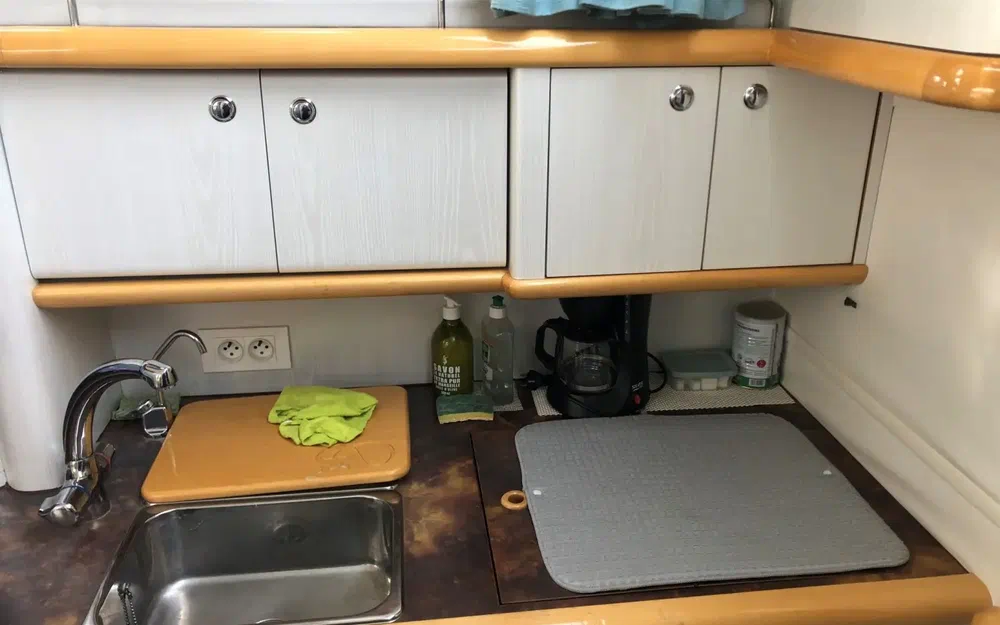 slider 4 Sealine 420