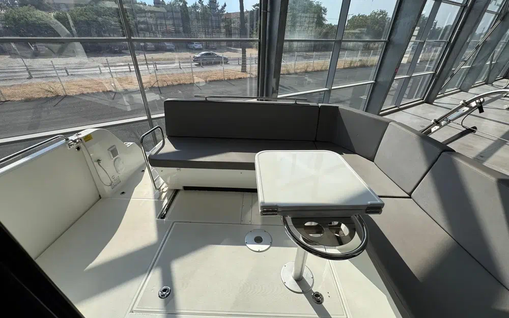 slider 12 Beneteau Antares 11