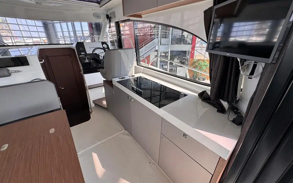 slider 14 Beneteau Antares 11