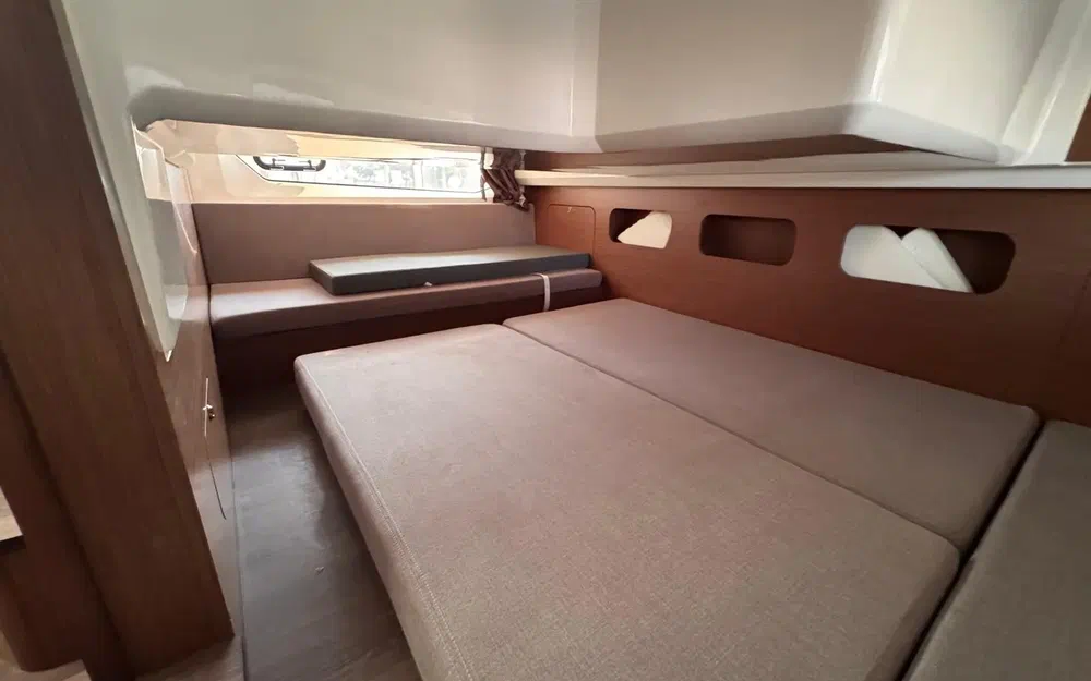 slider 18 Beneteau Antares 11