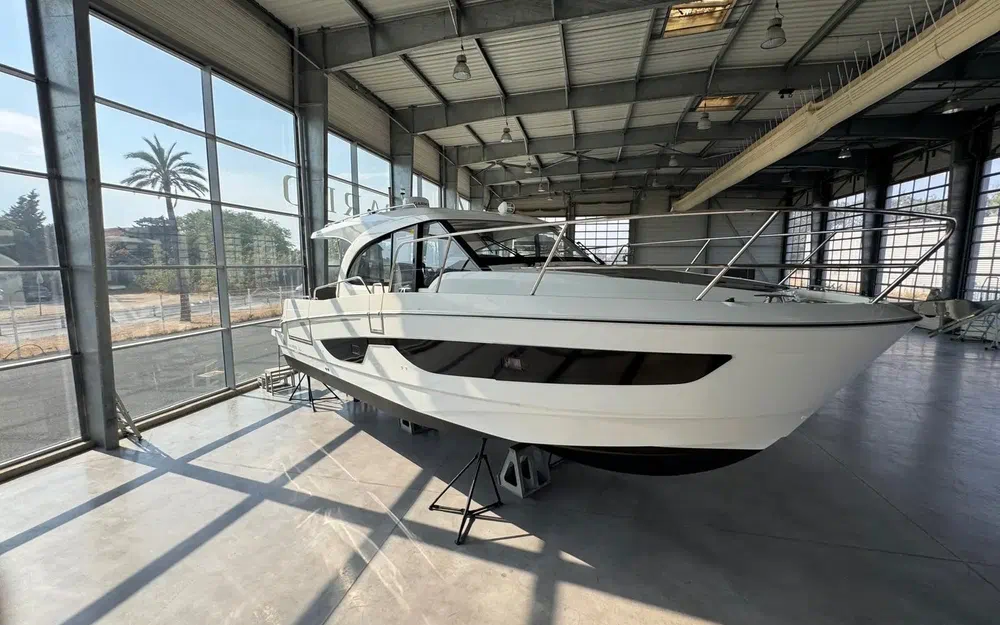slider 1 Beneteau Antares 11