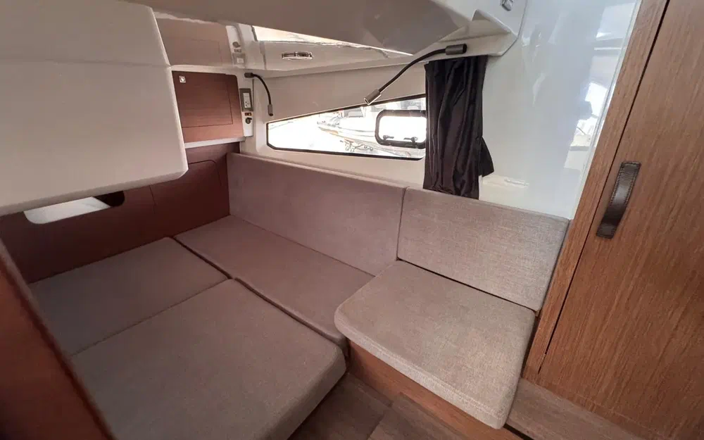 slider 19 Beneteau Antares 11