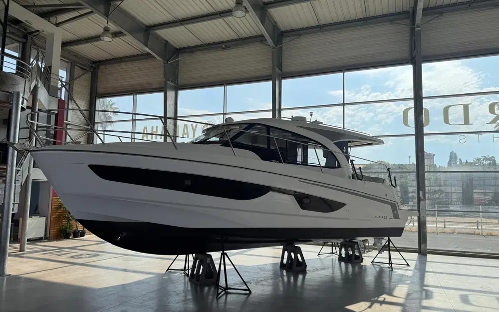 slider 2 Beneteau Antares 11