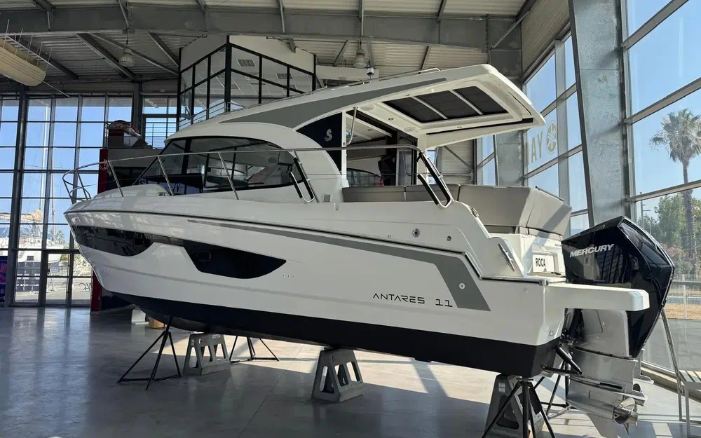 slider 3 Beneteau Antares 11