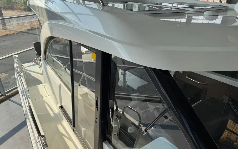 slider 4 Beneteau Antares 11