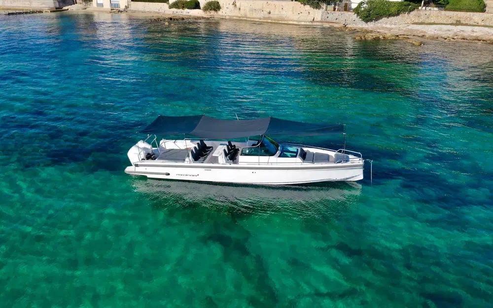slider 14 Axopar 37 Spyder