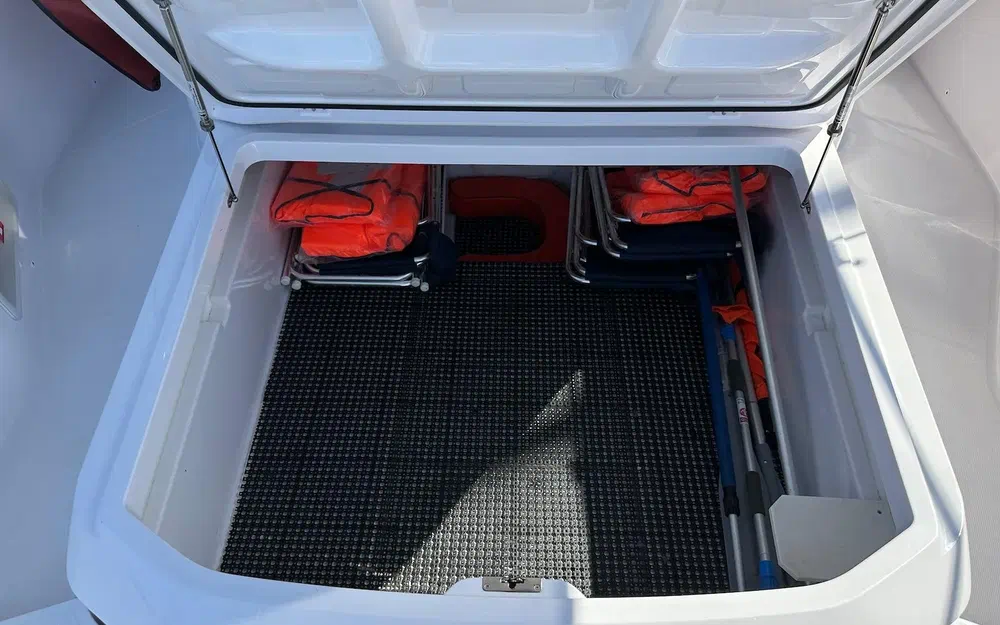 slider 19 Axopar 37 Spyder