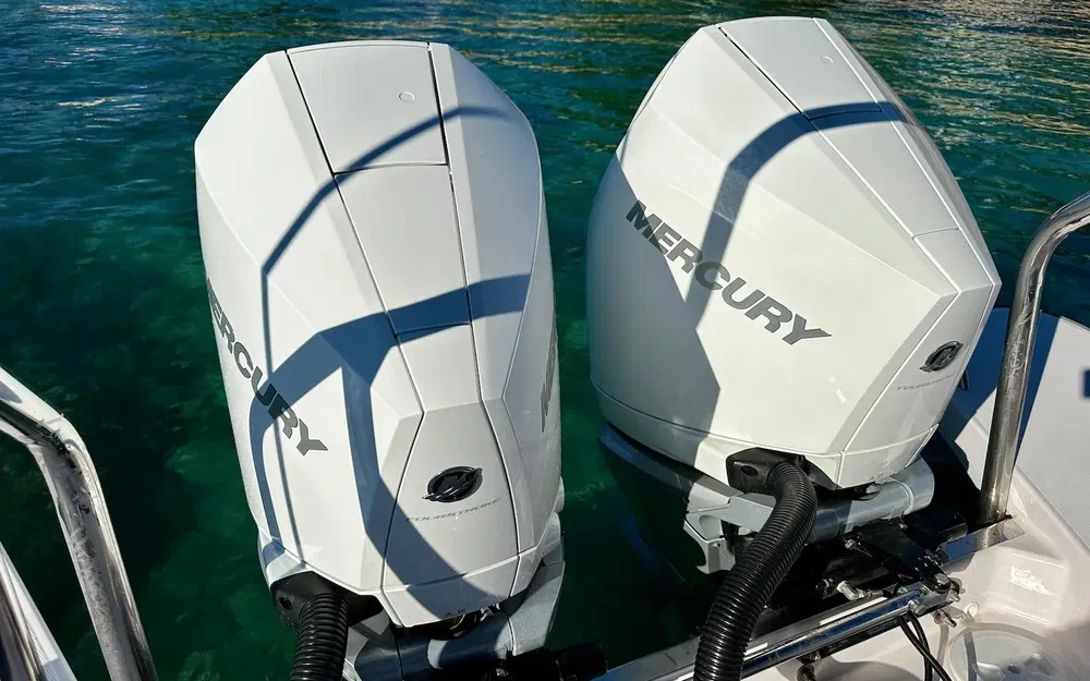 slider 17 Axopar 37 Spyder