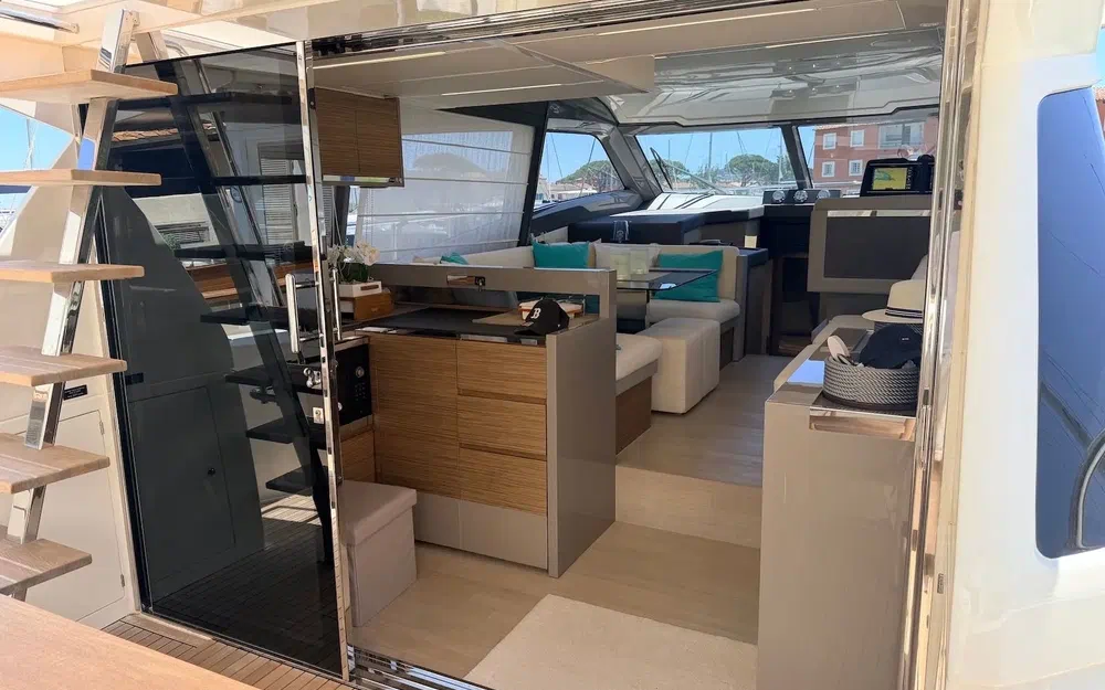 slider 9 Ferretti 450